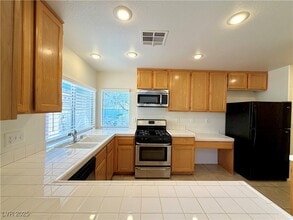 Building Photo - 1021 Miradero Ln