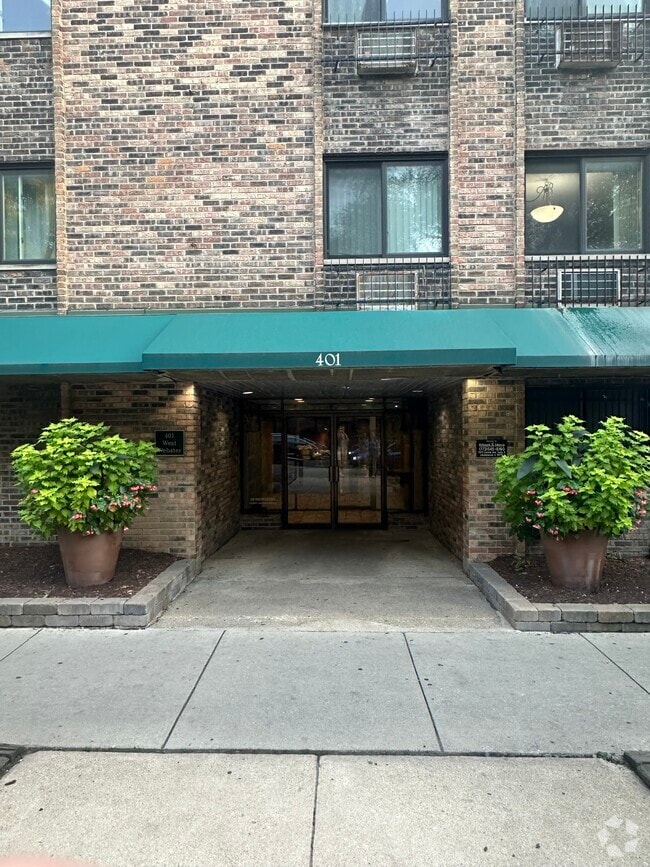 Building Photo - 401 W Webster Ave