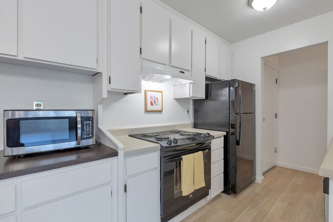 Building Photo - 955 Shorepoint Court Unit 101