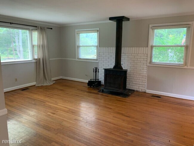 Building Photo - 3 br, 1 bath House - 2956 Claremont Rd