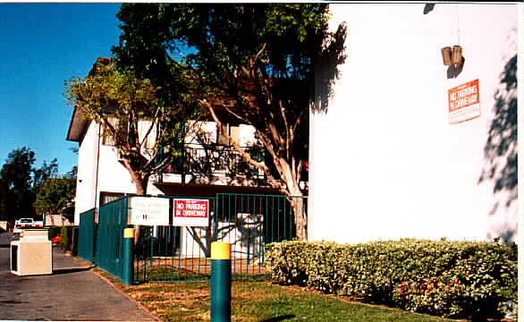 Building Photo - La Vista Apartments