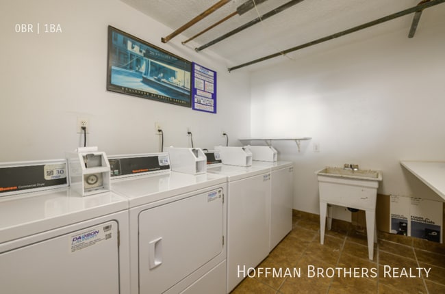 Foto del edificio - 6871 Franklin Ave