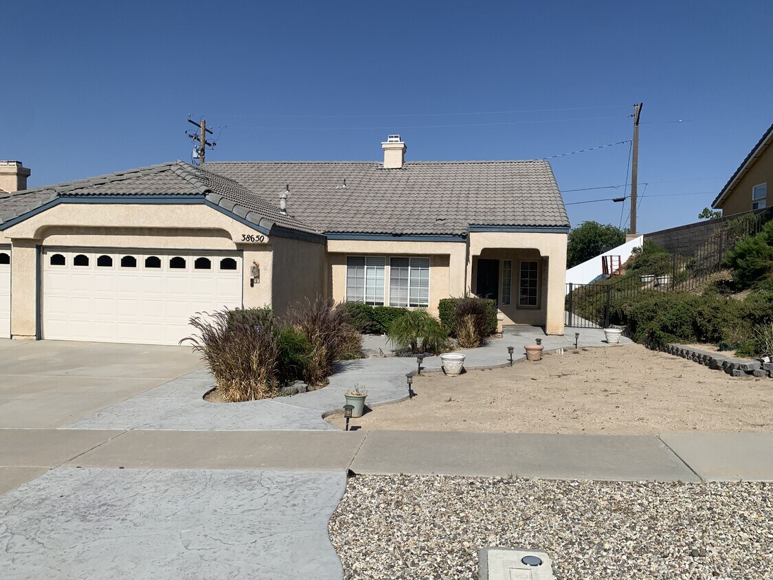 Primary Photo - 38650 Juniper Tree Rd