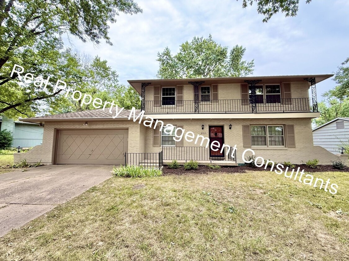 Primary Photo - 4 bed | 2.5 bath Home In Shawnee Mission S...