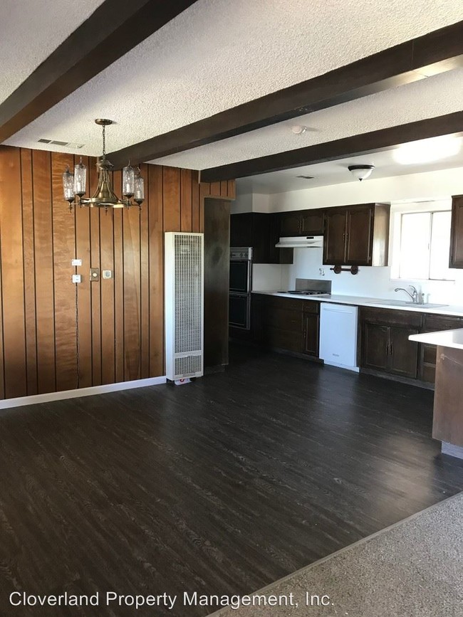 Building Photo - 3 br, 2 bath House - 900 East Rose Ave.