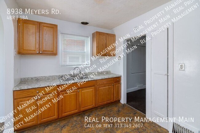 Foto del edificio - 4 Bed on Meyers Rd.