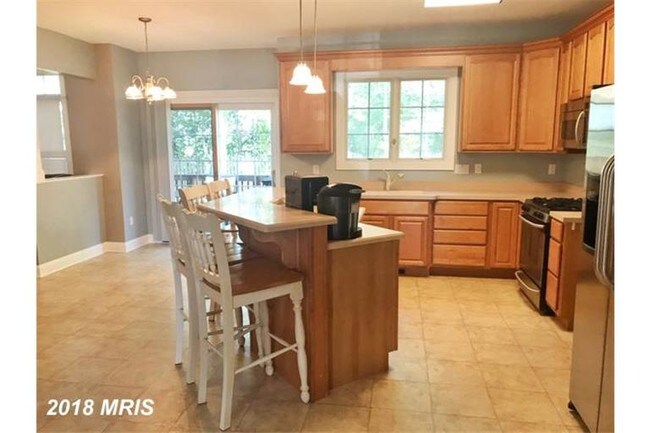 Building Photo - 23290 Jenifer Ct