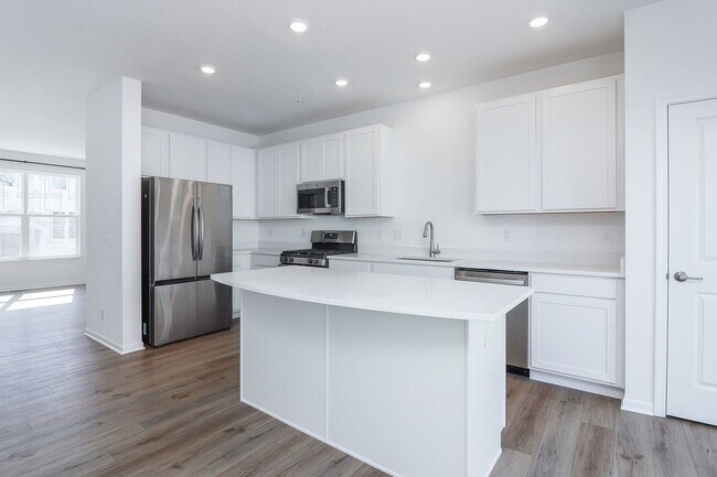 Building Photo - 1049 Atterberg Rd