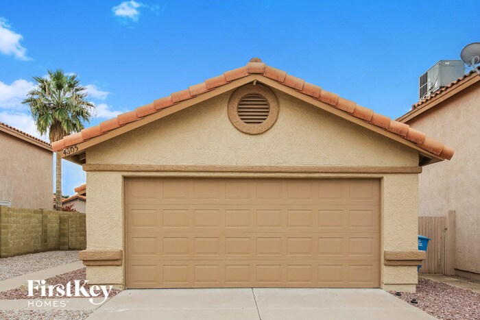 Primary Photo - 4605 E Grovers Ave