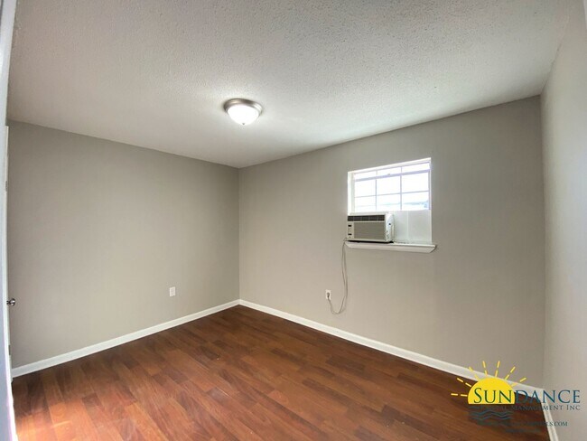 Building Photo - Great 2 Bedroom Unit in Fort Walton Beach!