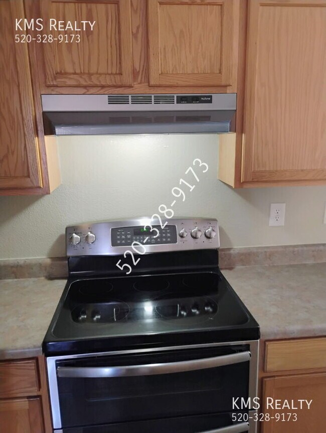 Building Photo - 2035 E Calle Sierra Del Manatial