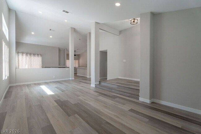 Foto del edificio - 1735 Navarre Ln
