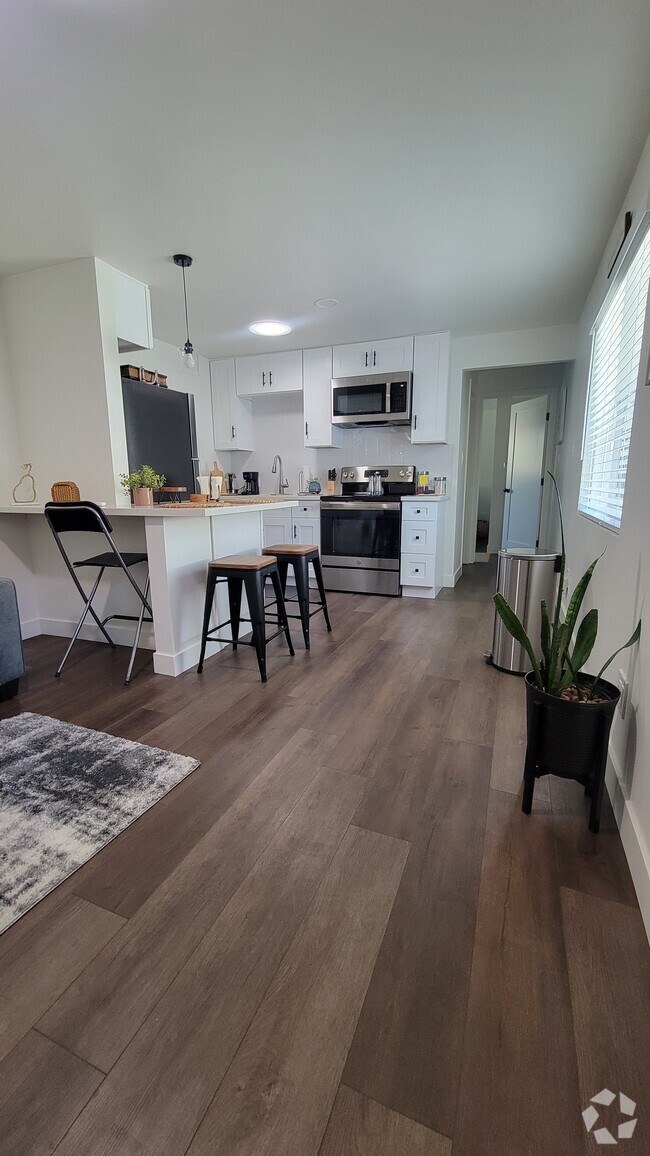 Building Photo - 2119 Las Colinas Ave