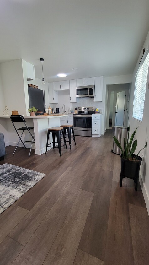 Primary Photo - 2119 Las Colinas Ave