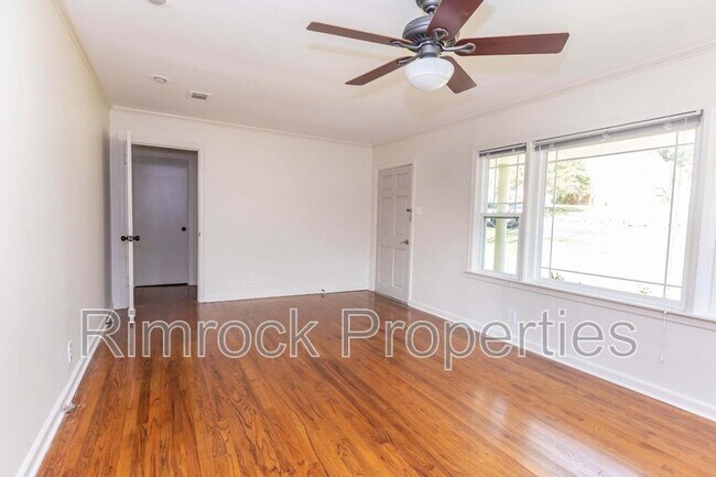 Foto del edificio - 2500 Durwood Rd