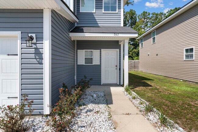 Foto del edificio - 767 Fairview Cir