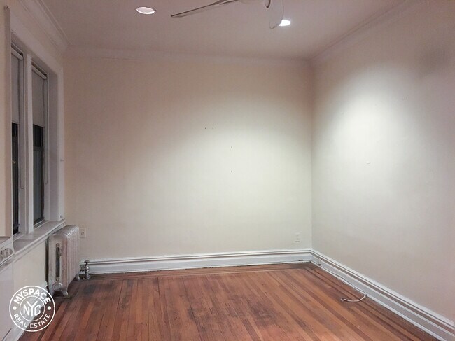 Building Photo - 350 7th St
