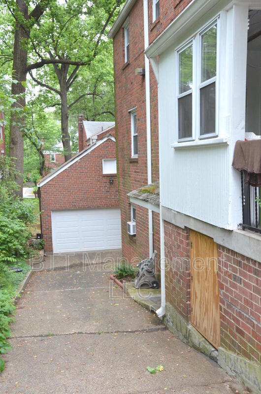 Building Photo - 8309 Greenwood Ave