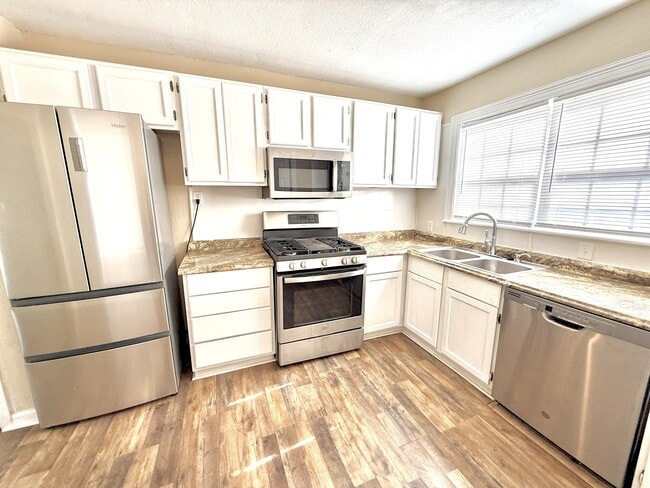 Building Photo - 726 Ash St