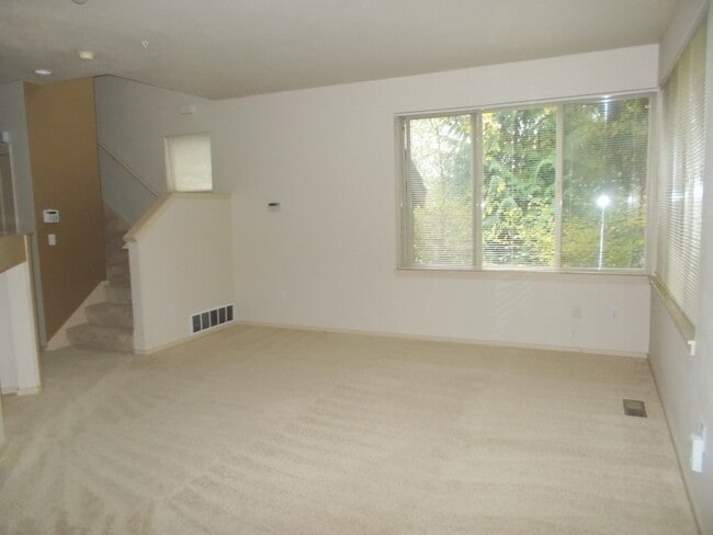 Building Photo - Gorgeous 3BR 2.5BA Issaquah Town Home Avai...