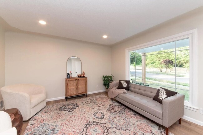 Building Photo - 1647 Sylvan Ave SE
