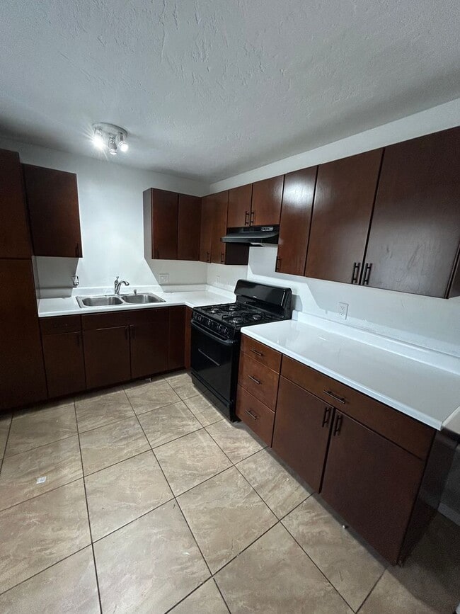 Foto del edificio - 7376 Central Ave