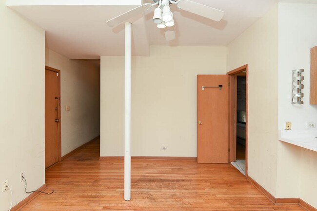 Foto del edificio - 634 W Barry Ave