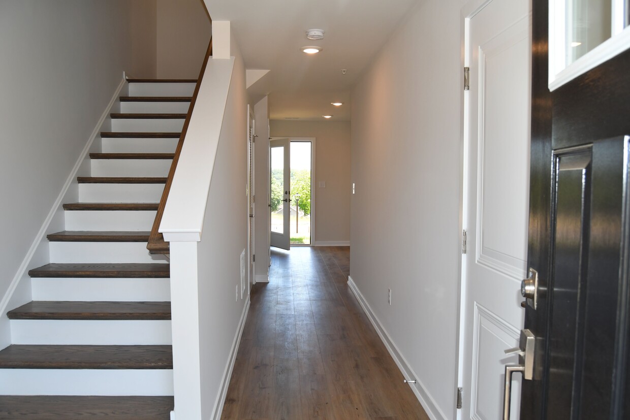 Foto principal - 725 Peony Ln
