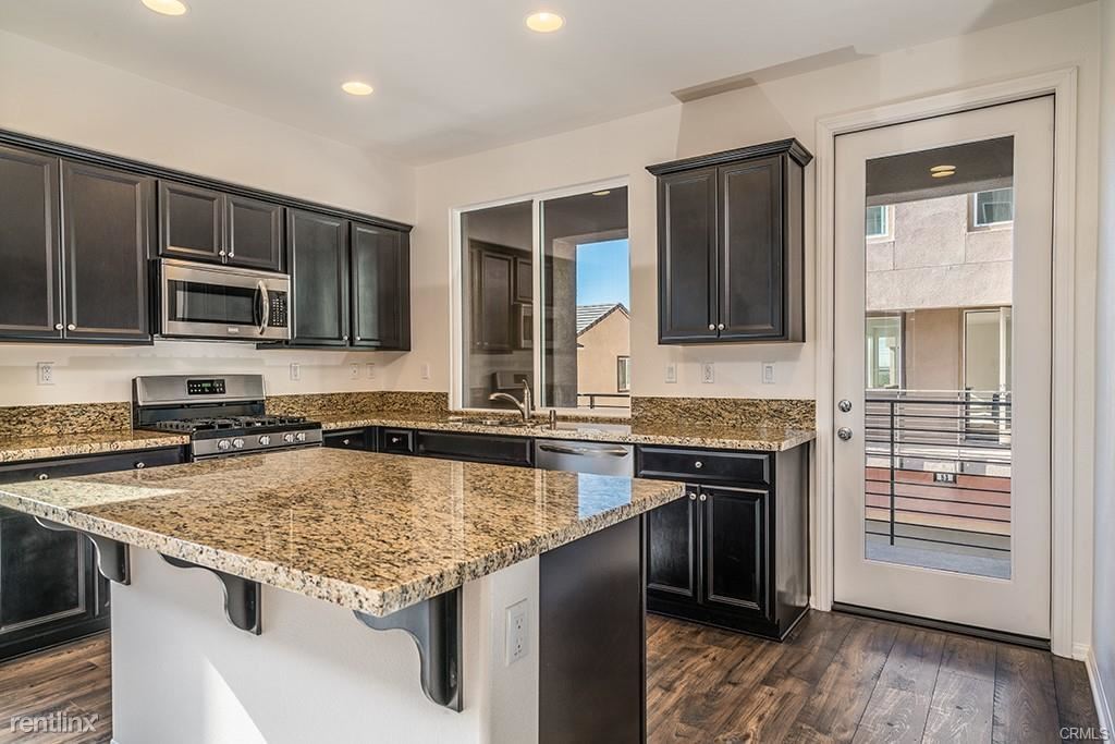 4 br, 4 bath Condo 422 W Route 66 Unit 78 Condo for Rent in