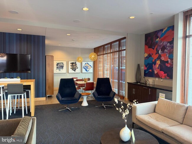 Foto del edificio - 1320 Fenwick Ln