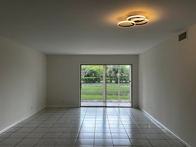 Building Photo - 10821 N Military Trl