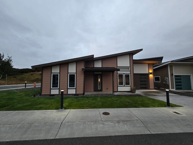 Building Photo - Senior Living Community (55+) - Built In 2...