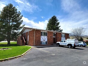 Building Photo - 1713 Palm Dr