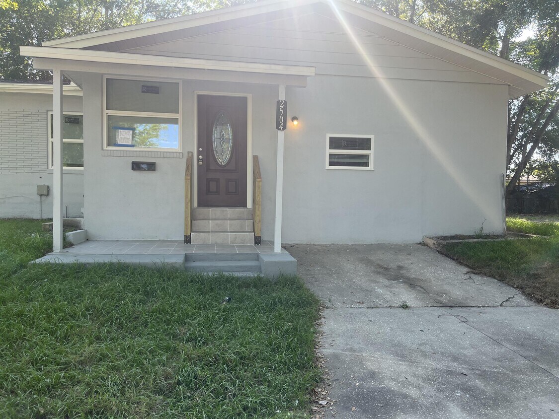 Foto principal - 2504 Danson St