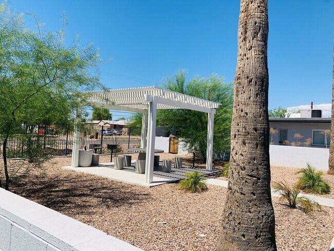 Building Photo - SUN TERRACE APARTMENTS