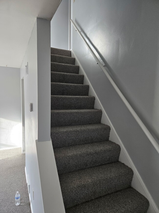 Building Photo - 7035-7045 Paxton Rd