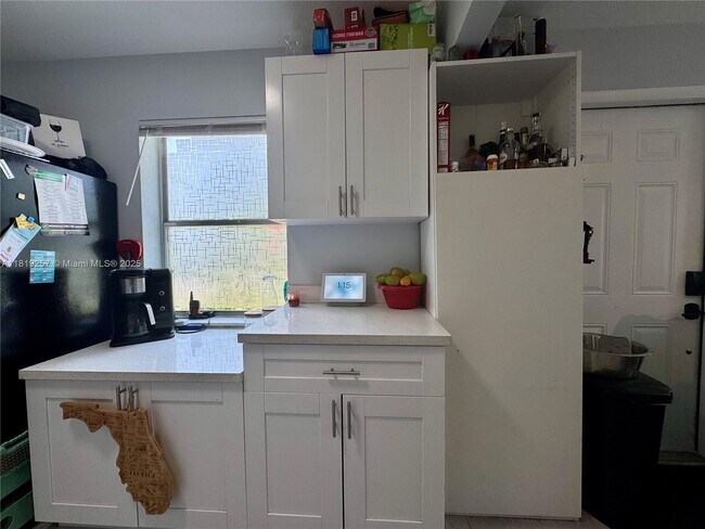 Foto del edificio - 370 NW 15th Ct