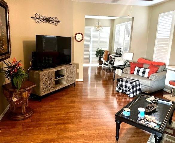 Foto del edificio - 7072 Lake Eaglebrooke Way