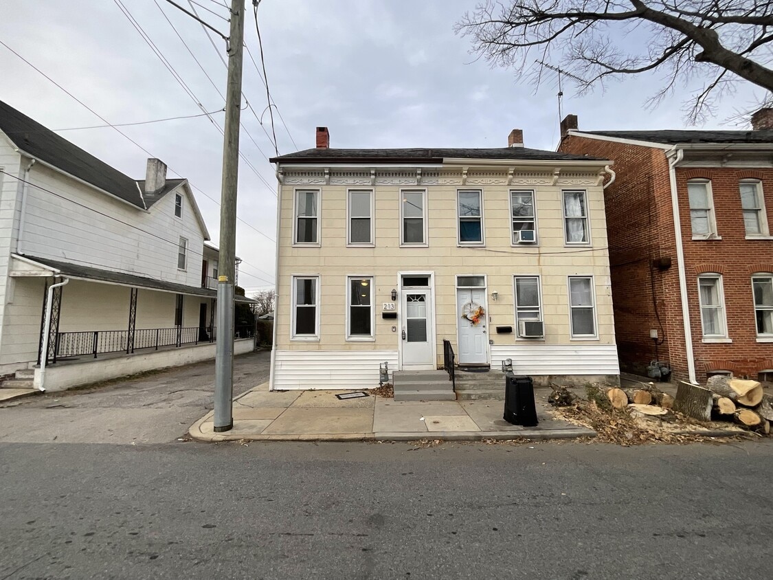 Foto principal - 213 Jefferson Ave