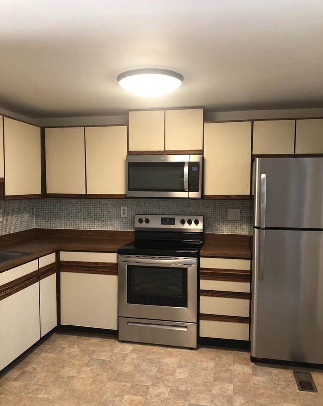 Photo - Gorgeous 2BR 2BA 3 level town home fully updated and located in Essex Place