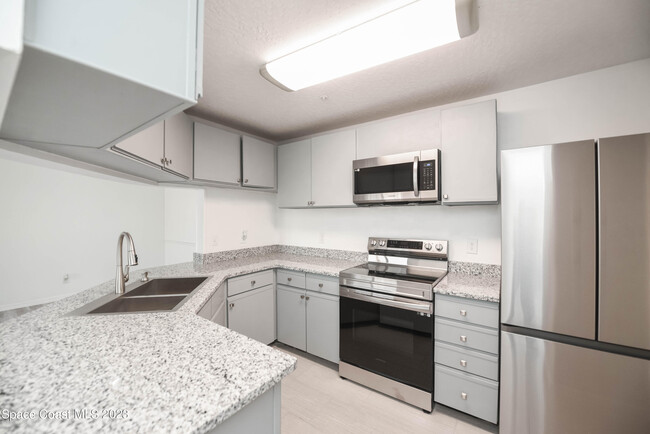 Foto del edificio - 7667 N Wickham Rd