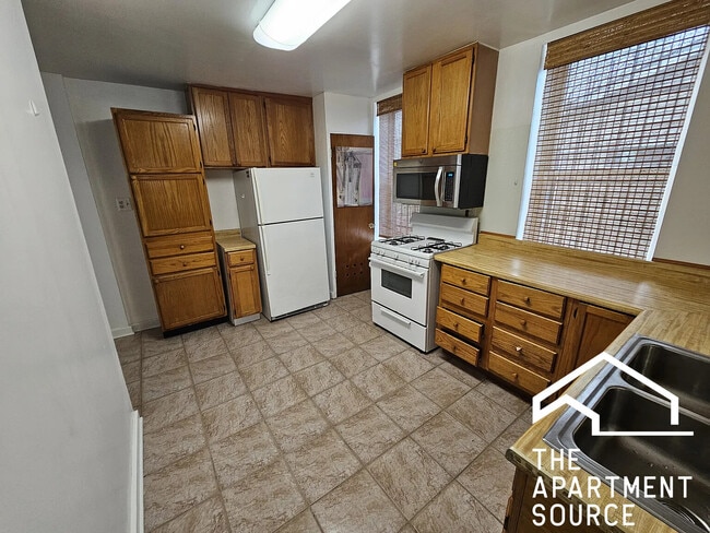 Building Photo - 3531 W Dickens Ave