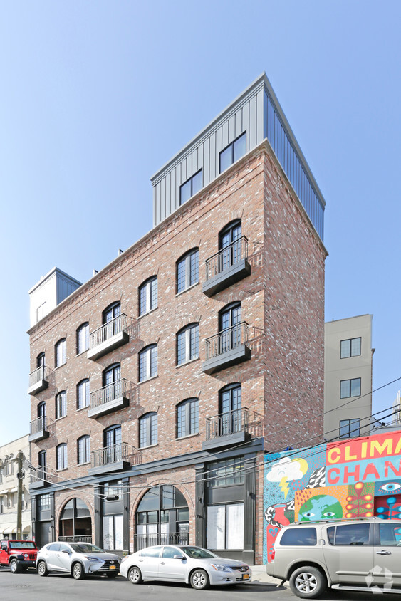 Primary Photo - 291 Metropolitan Ave