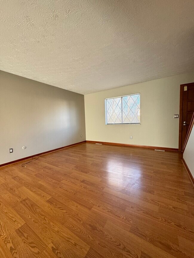 Building Photo - 3090 Highcliff Ct