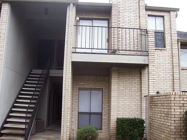 Building Photo - 10811 RICHMOND Ave