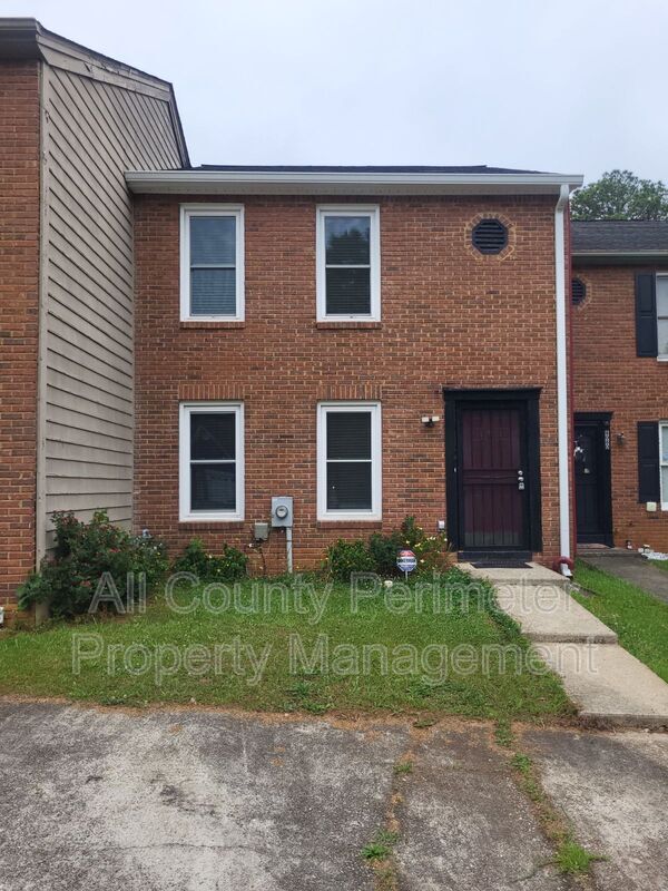 Building Photo - 8078 Woodlake Dr