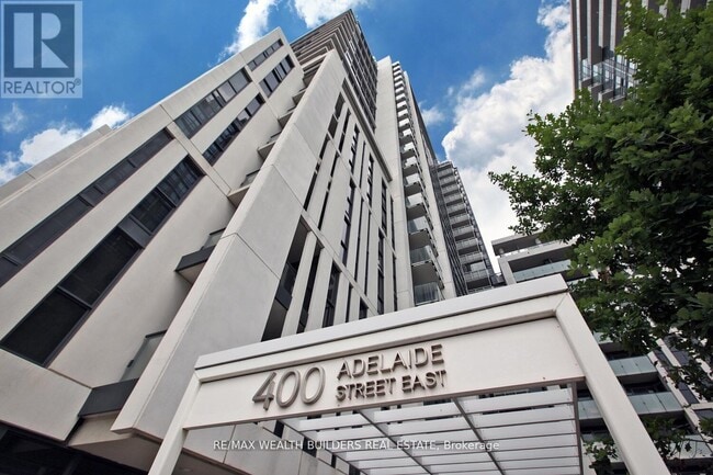 Building Photo - 400 Adelaide St E