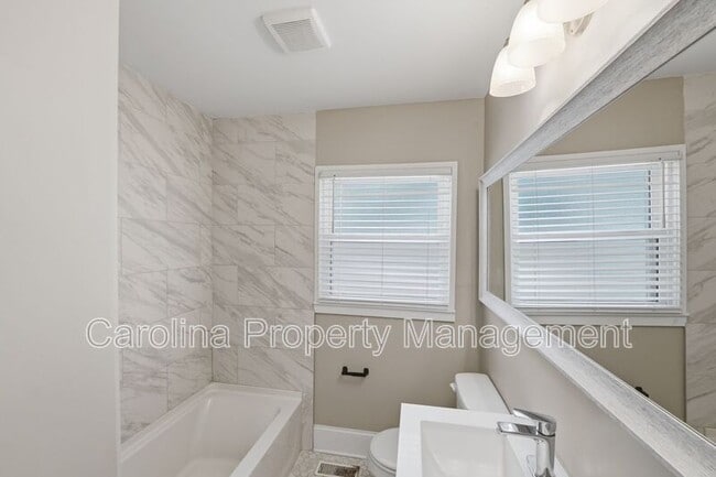 Building Photo - 4239 Dinglewood Ave