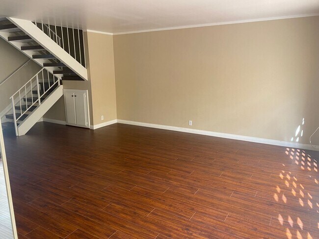 Building Photo - Townhome featuring a vintage floor plan