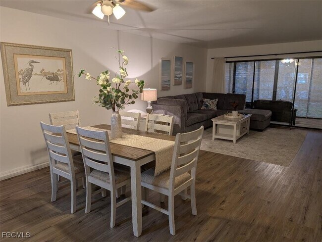 Foto del edificio - 15493 Admiralty Cir